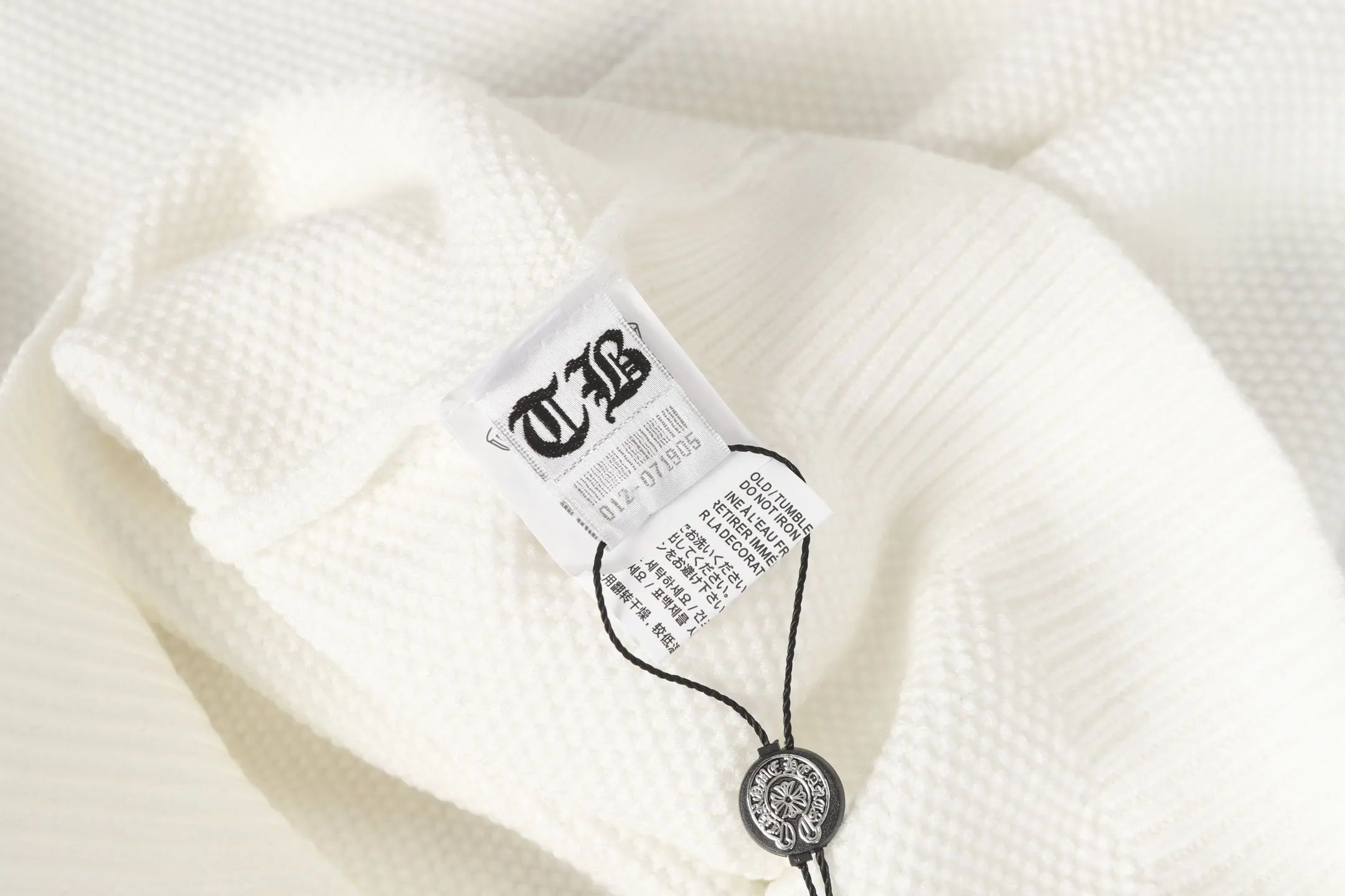 P290 #M903 cross-border model, please do not place an order if you pursue quality - Chrome Hearts/Chrome Hearts spliced Sanskrit horseshoe knitted sweater - High weight, high density and high quality The wool is soft, delicate and skin-friendly, soft and silky to the touch, has excellent warmth and skin-friendly properties - Custom-woven and dyed, no color difference, no matter the fabric or workmanship details, it beats the ordinary version on the market - Hardware zipper accessories are all customized, full of details -Colour: gray with black White and black -Size: S M L XL